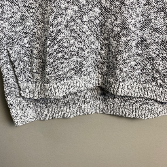 Guess‎ Women's Gray + White Glitter Lightweight See-Through Sweater Size Medium - Picture 3 of 12